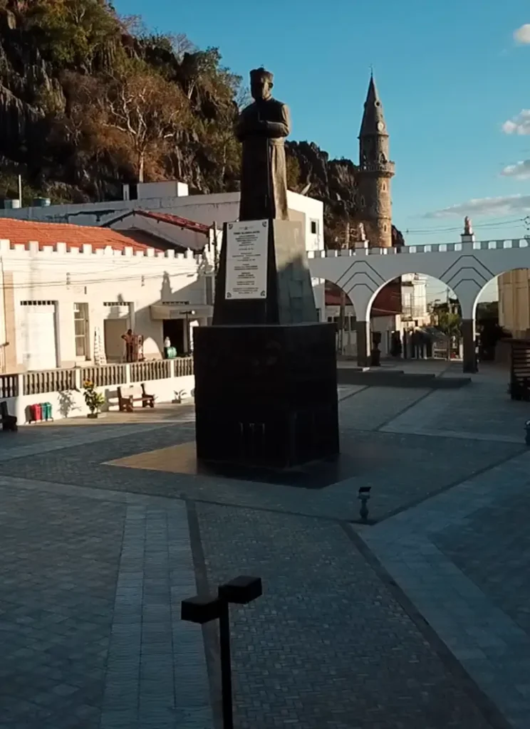 Praça Monsenhor Turíbio - Ponto Turístico de Bom Jesus da Lapa